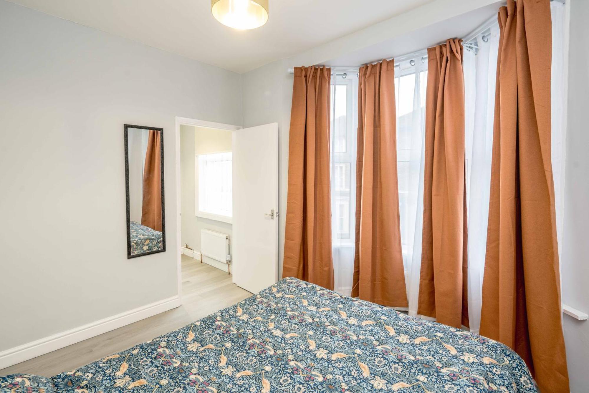 Free Parking, 2 Beds,Close To Train Station Bedford Kültér fotó